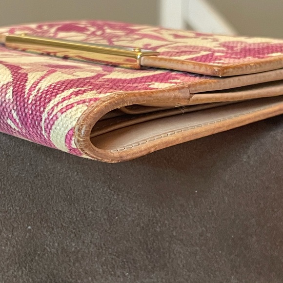 Gucci cream compact wallet with raspberry floral pattern - Picture 9 of 16